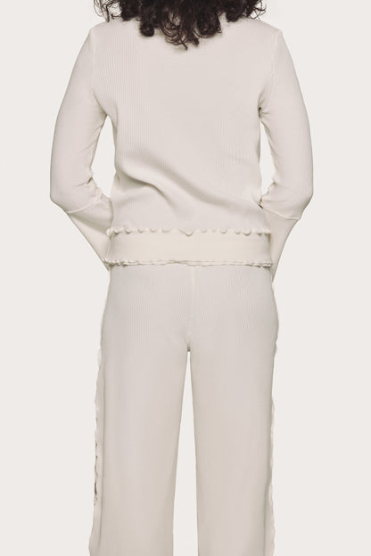 Wavy long-sleeve top, white ribbed knit with scalloped hem trim and flared cuffs