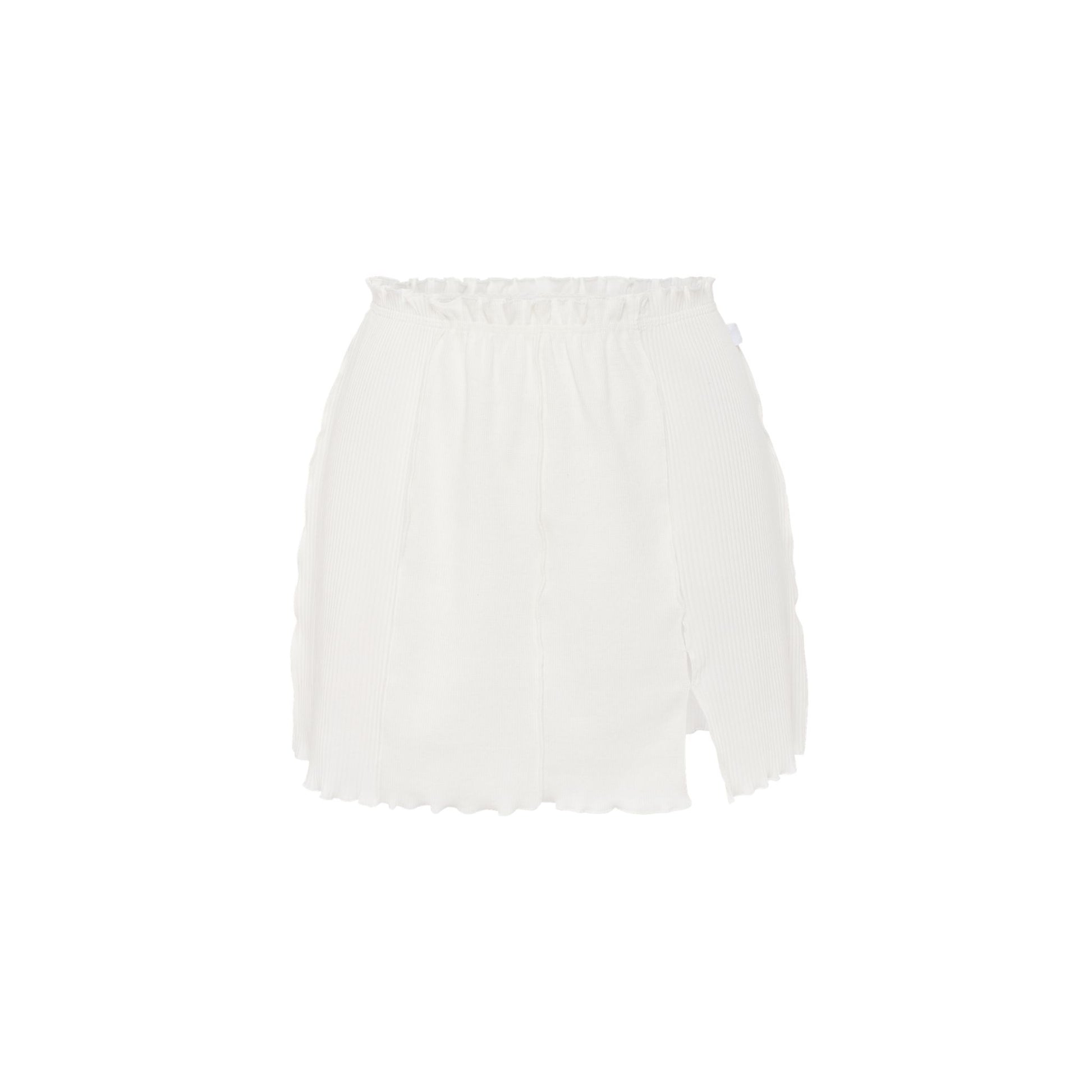 White wavy skirt with elastic waistband and ruffled, scalloped hem