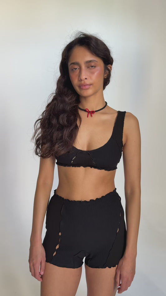 Iconic Shorts in Black